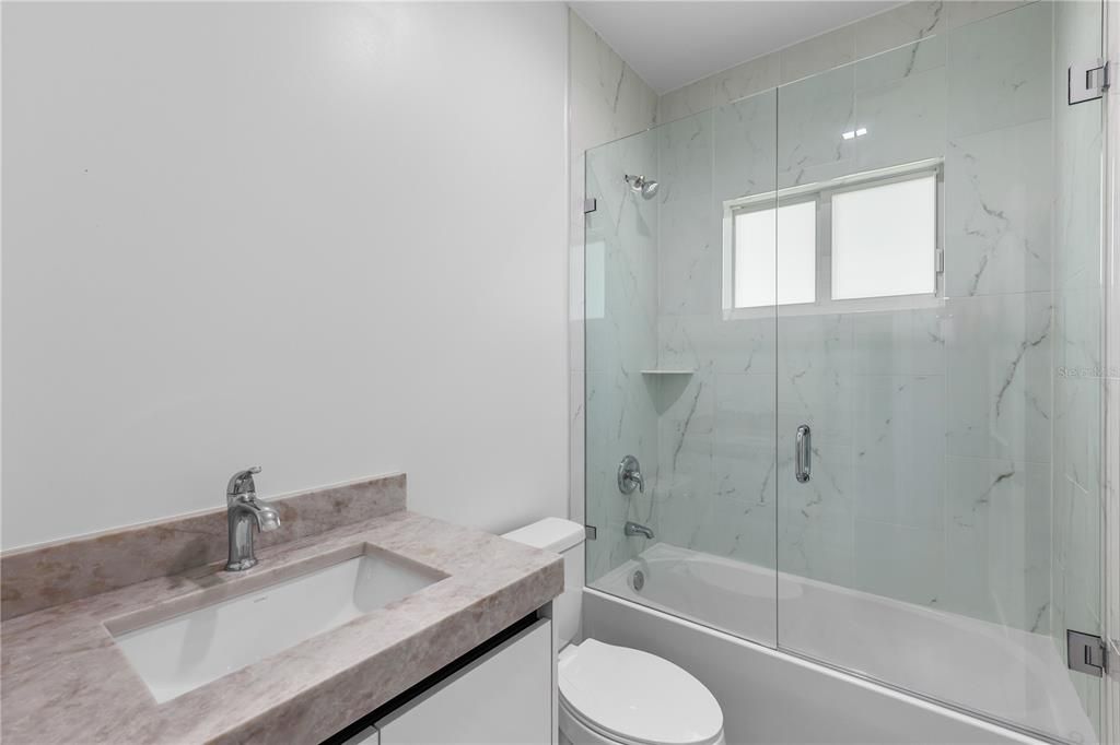 En Venta: $349,900 (4 camas, 2 baños, 1632 Pies cuadrados)