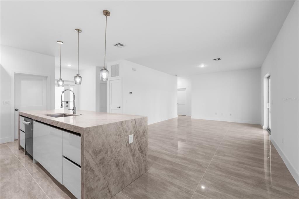 En Venta: $349,900 (4 camas, 2 baños, 1632 Pies cuadrados)