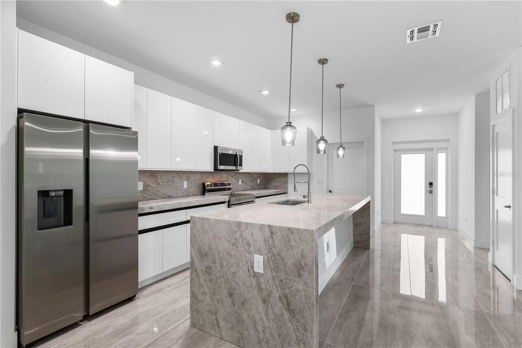 En Venta: $349,900 (4 camas, 2 baños, 1632 Pies cuadrados)