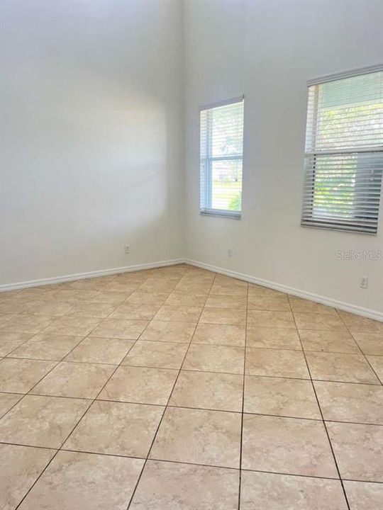 En Venta: $359,900 (4 camas, 3 baños, 2913 Pies cuadrados)