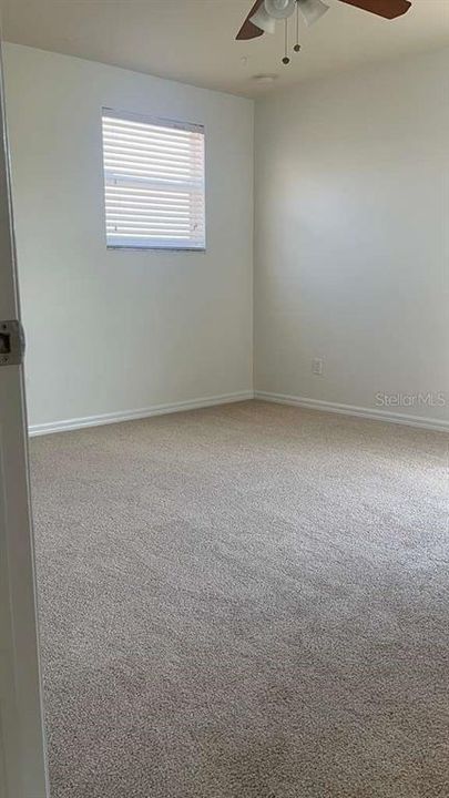 En Venta: $359,900 (4 camas, 3 baños, 2913 Pies cuadrados)