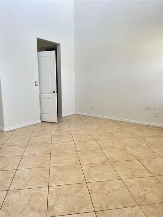 En Venta: $359,900 (4 camas, 3 baños, 2913 Pies cuadrados)