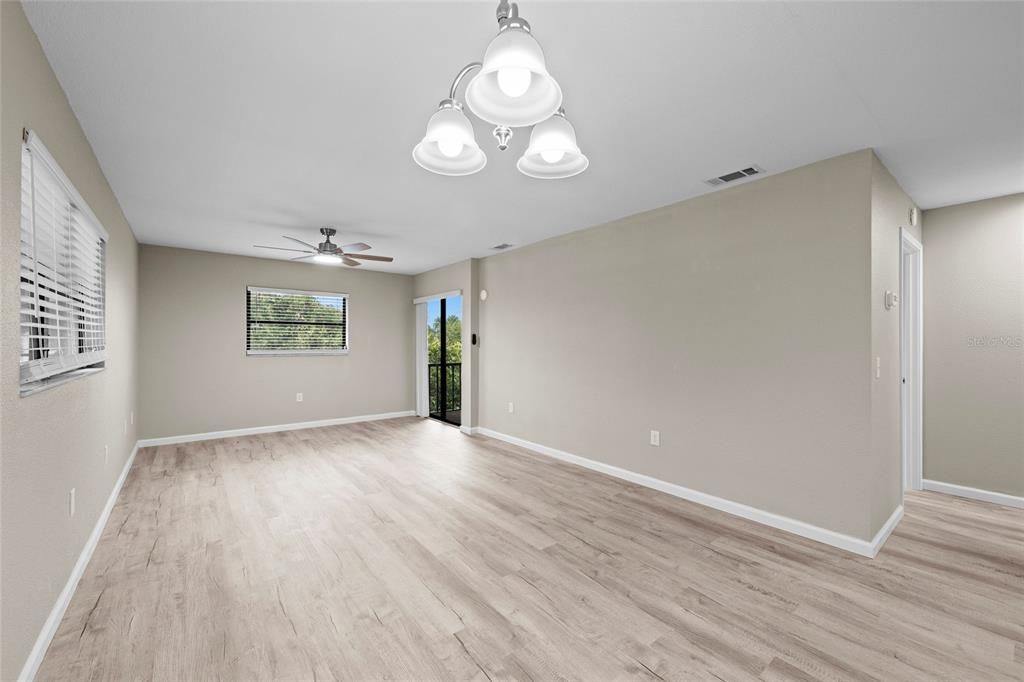 Active With Contract: $125,000 (1 beds, 1 baths, 701 Square Feet)