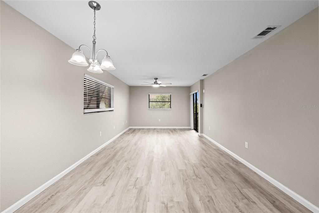 Active With Contract: $125,000 (1 beds, 1 baths, 701 Square Feet)