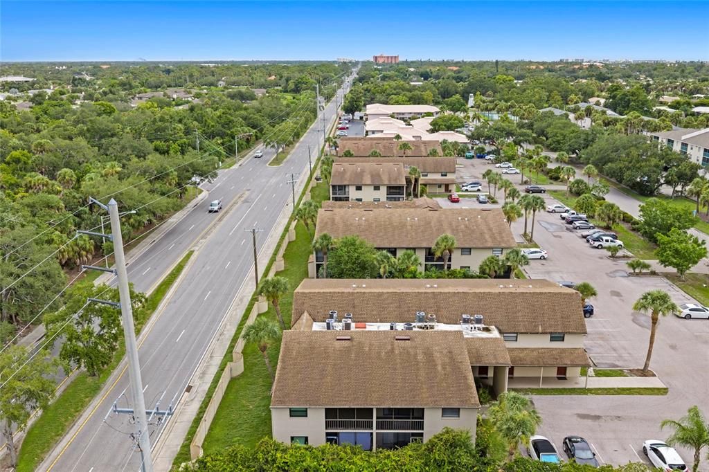 Active With Contract: $125,000 (1 beds, 1 baths, 701 Square Feet)