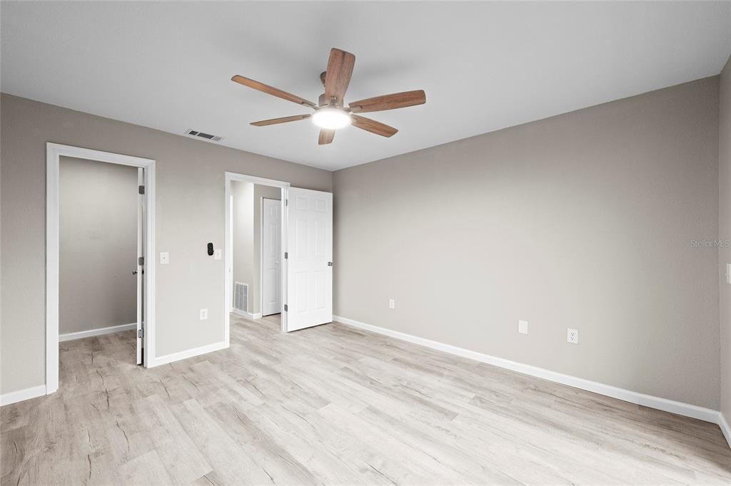 Active With Contract: $125,000 (1 beds, 1 baths, 701 Square Feet)
