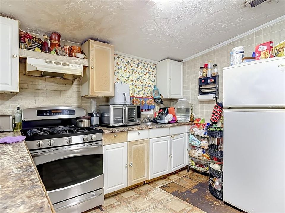 На продажу: $299,000 (3 спален, 2 ванн, 1242 Квадратных фут)