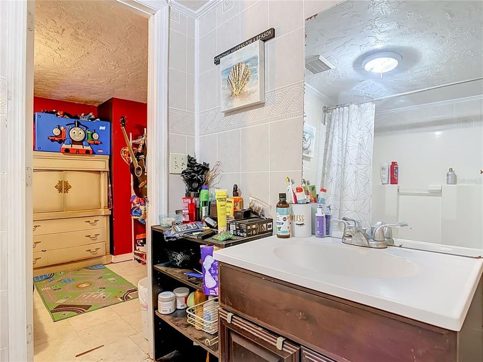 На продажу: $299,000 (3 спален, 2 ванн, 1242 Квадратных фут)