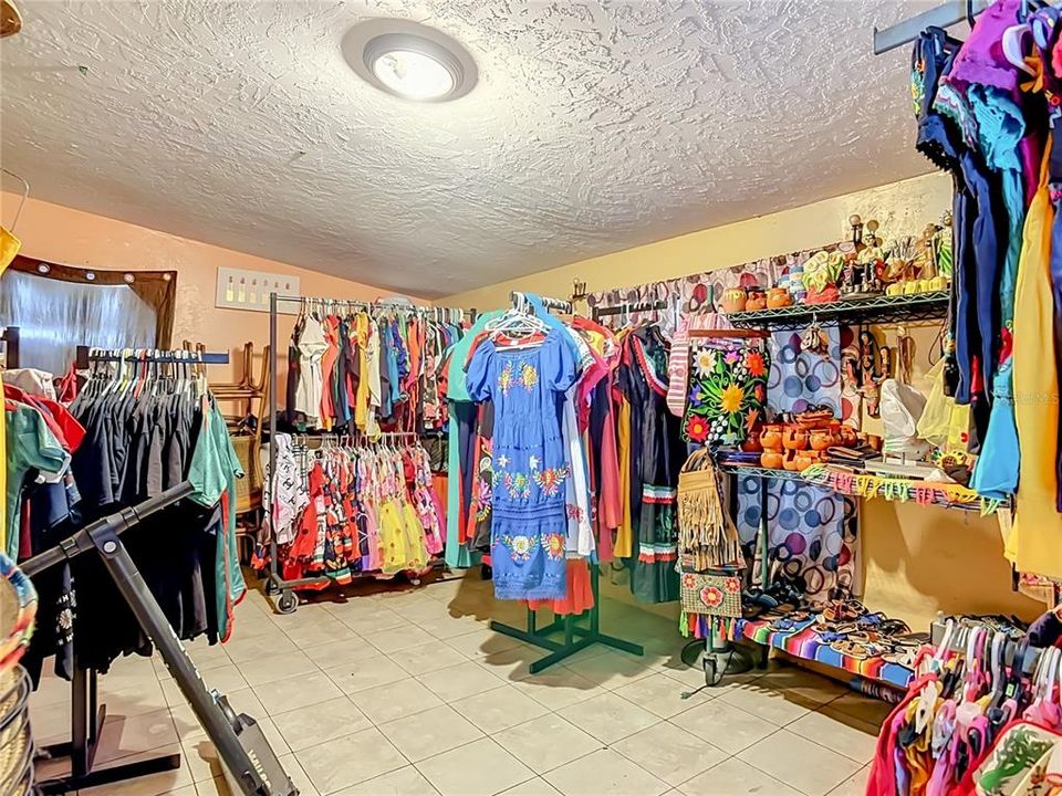 На продажу: $299,000 (3 спален, 2 ванн, 1242 Квадратных фут)
