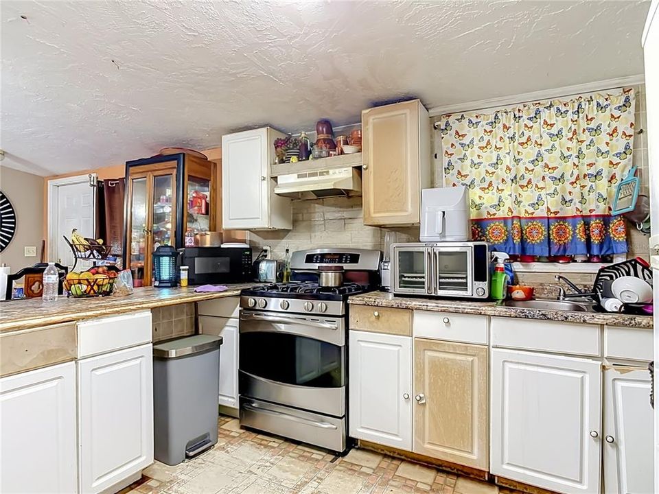 На продажу: $299,000 (3 спален, 2 ванн, 1242 Квадратных фут)