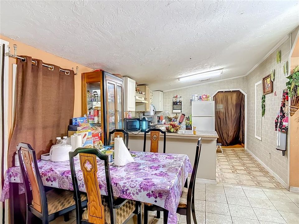 На продажу: $299,000 (3 спален, 2 ванн, 1242 Квадратных фут)