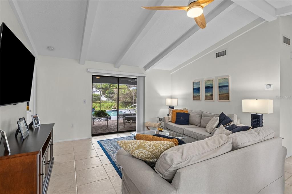 For Sale: $610,000 (4 beds, 2 baths, 2030 Square Feet)