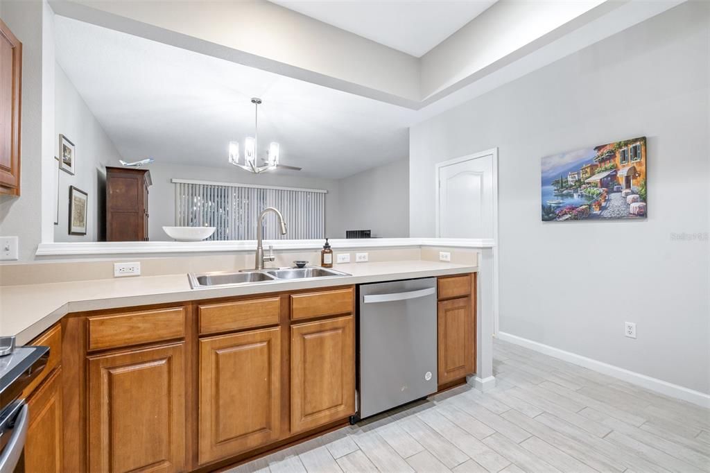 For Rent: $2,250 (3 beds, 2 baths, 1644 Square Feet)