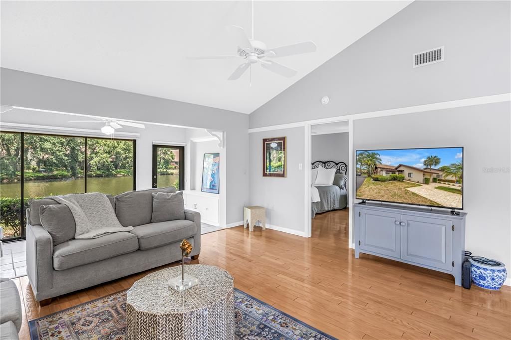 For Sale: $327,900 (2 beds, 2 baths, 1283 Square Feet)