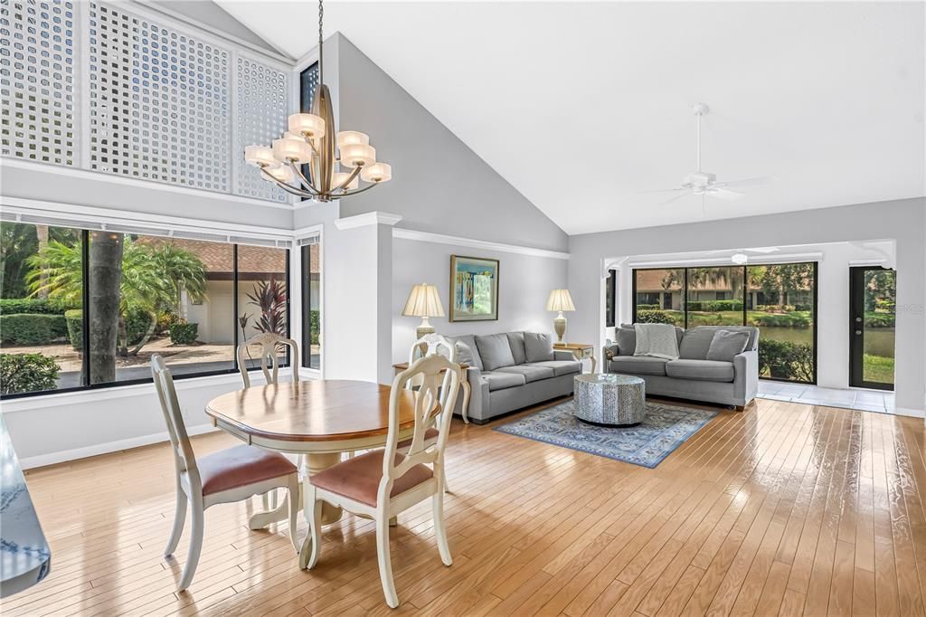 For Sale: $327,900 (2 beds, 2 baths, 1283 Square Feet)