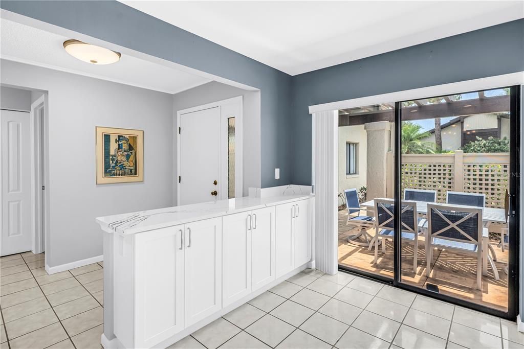 For Sale: $327,900 (2 beds, 2 baths, 1283 Square Feet)