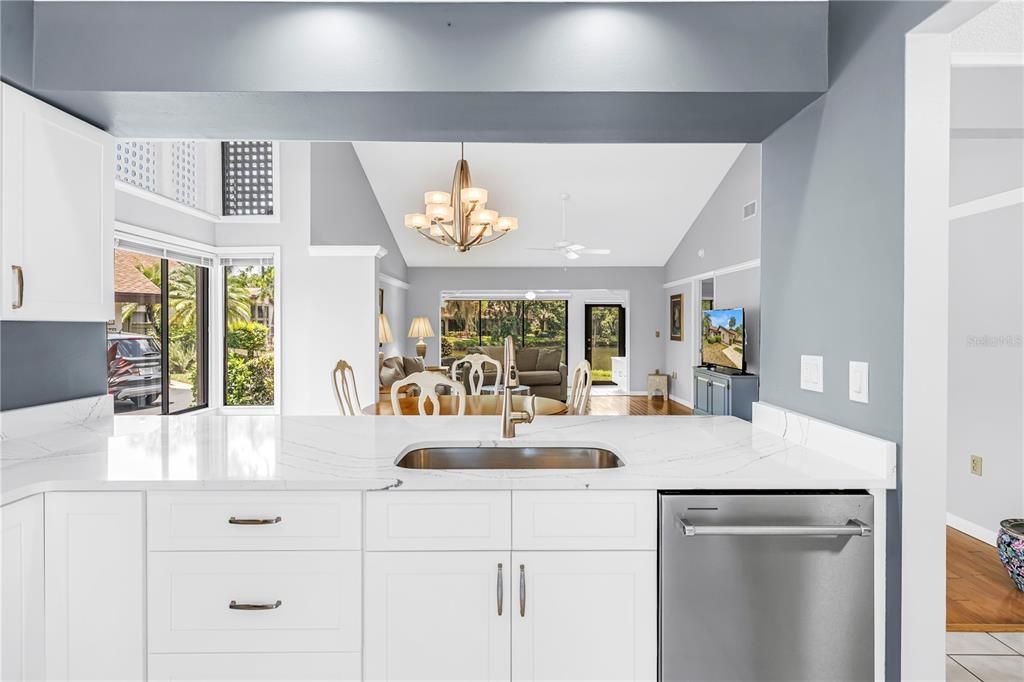 For Sale: $327,900 (2 beds, 2 baths, 1283 Square Feet)