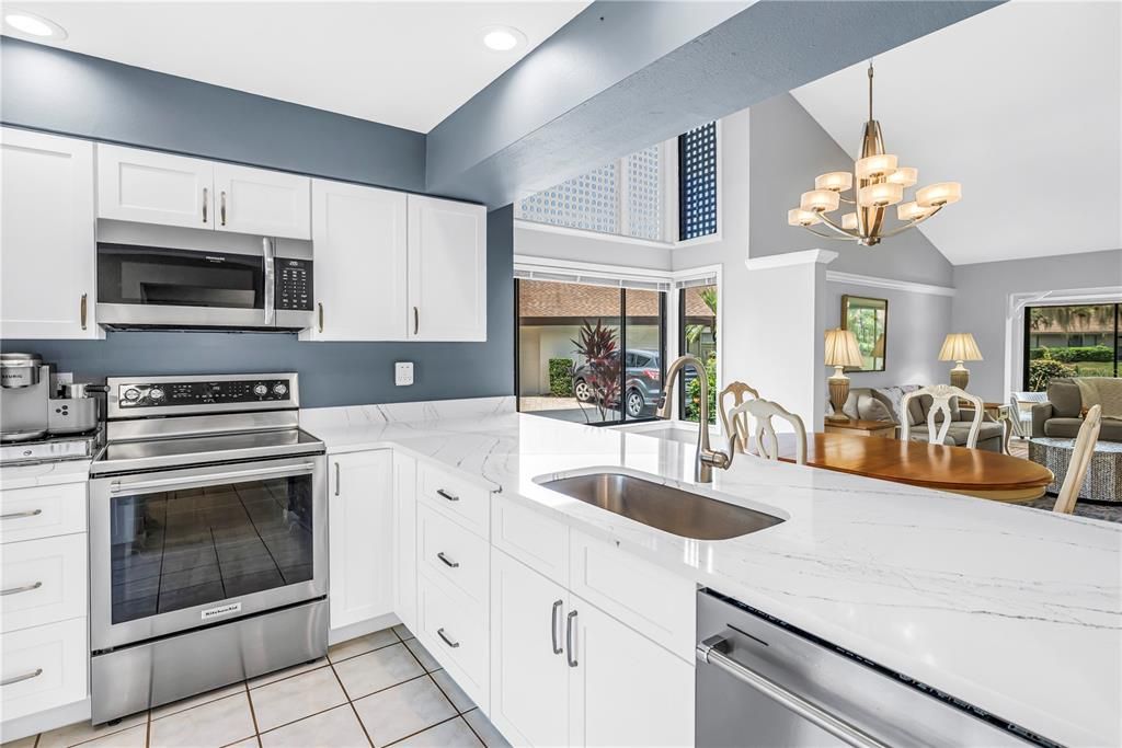 For Sale: $327,900 (2 beds, 2 baths, 1283 Square Feet)