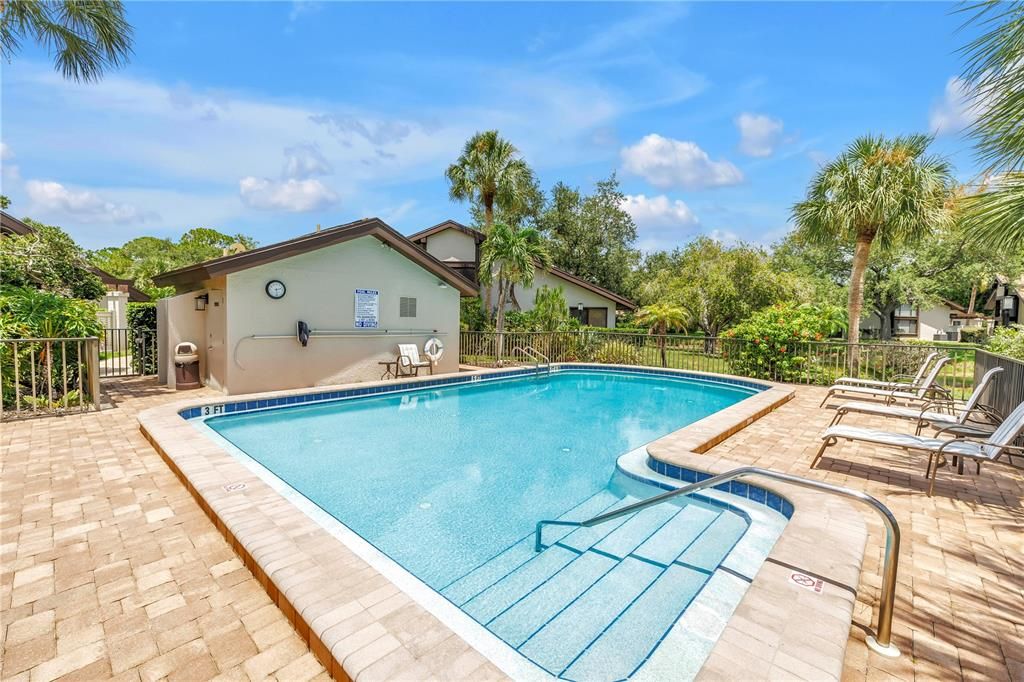 For Sale: $327,900 (2 beds, 2 baths, 1283 Square Feet)