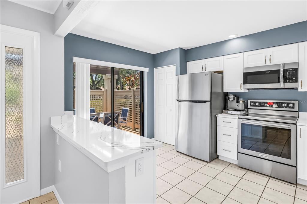 For Sale: $327,900 (2 beds, 2 baths, 1283 Square Feet)