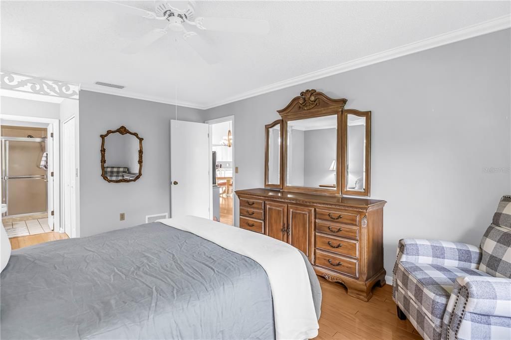 For Sale: $327,900 (2 beds, 2 baths, 1283 Square Feet)