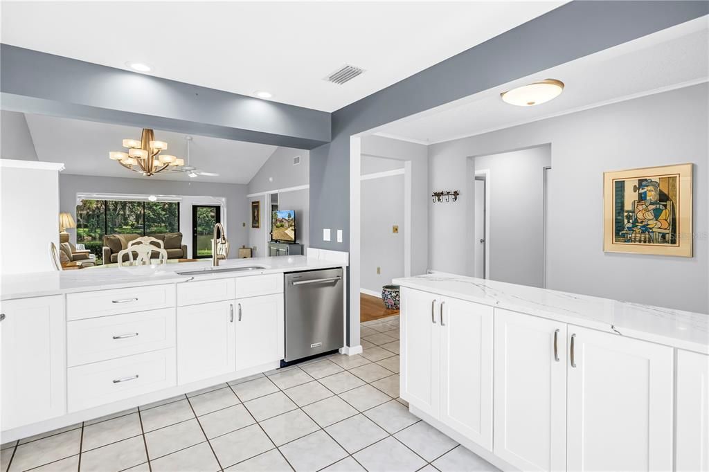 For Sale: $327,900 (2 beds, 2 baths, 1283 Square Feet)