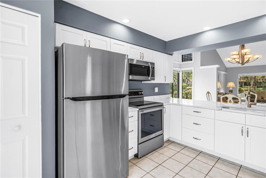 For Sale: $327,900 (2 beds, 2 baths, 1283 Square Feet)