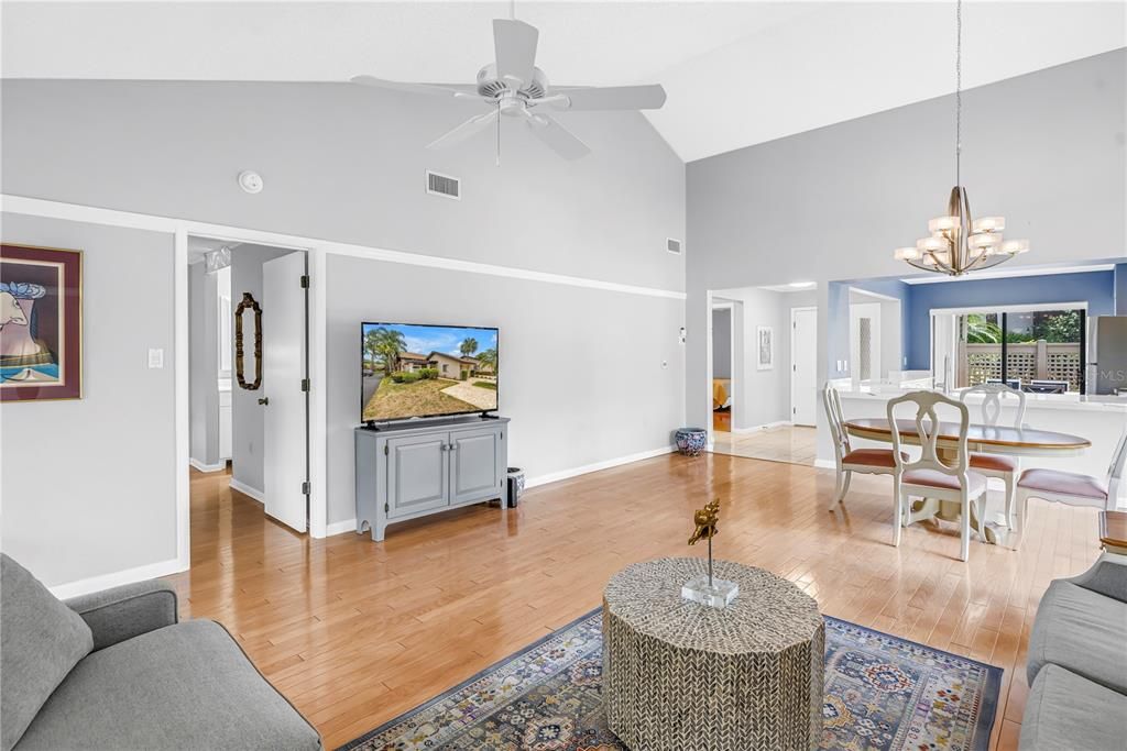 For Sale: $327,900 (2 beds, 2 baths, 1283 Square Feet)