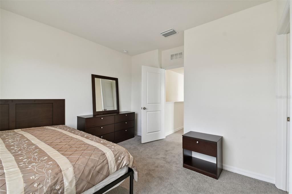 В аренду: $2,300 (3 спален, 2 ванн, 1758 Квадратных фут)