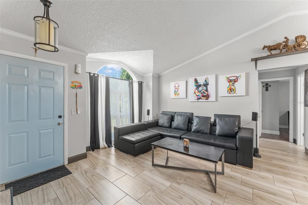На продажу: $349,900 (4 спален, 2 ванн, 1666 Квадратных фут)