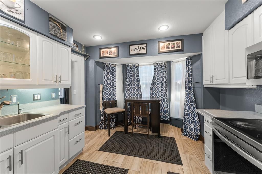 На продажу: $349,900 (4 спален, 2 ванн, 1666 Квадратных фут)
