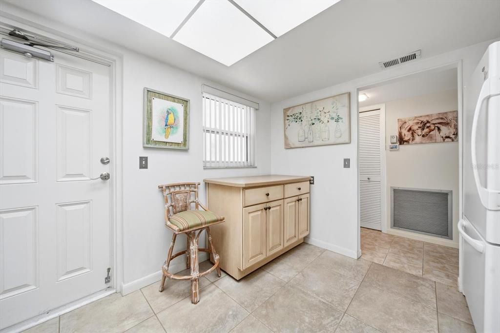 For Rent: $2,600 (2 beds, 2 baths, 1605 Square Feet)