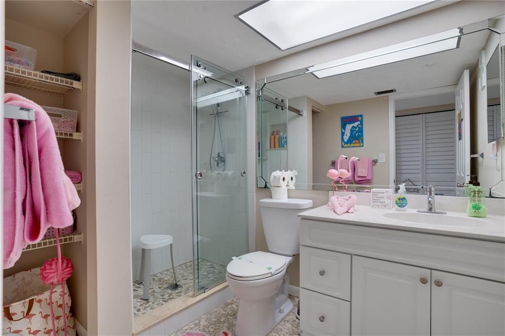 For Rent: $5,000 (2 beds, 2 baths, 1225 Square Feet)