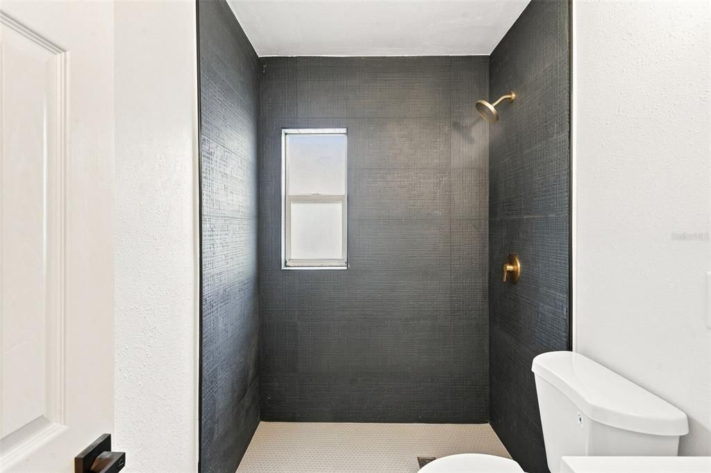 En Venta: $539,000 (4 camas, 2 baños, 1933 Pies cuadrados)