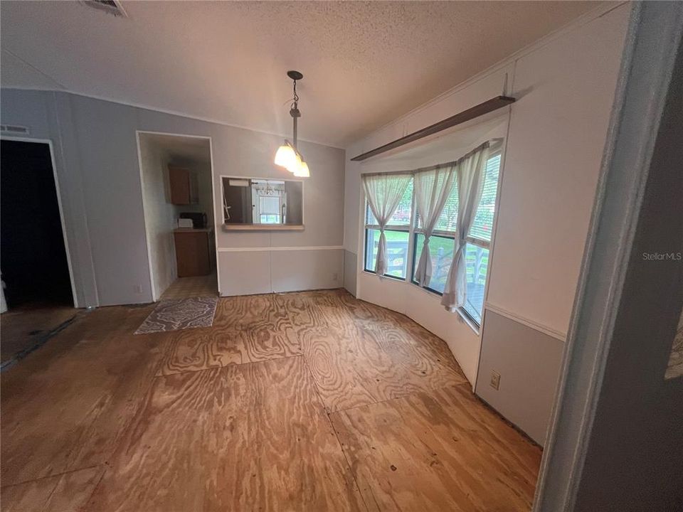 For Sale: $275,000 (3 beds, 2 baths, 1568 Square Feet)