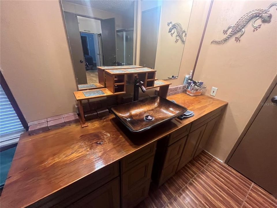For Sale: $275,000 (3 beds, 2 baths, 1568 Square Feet)