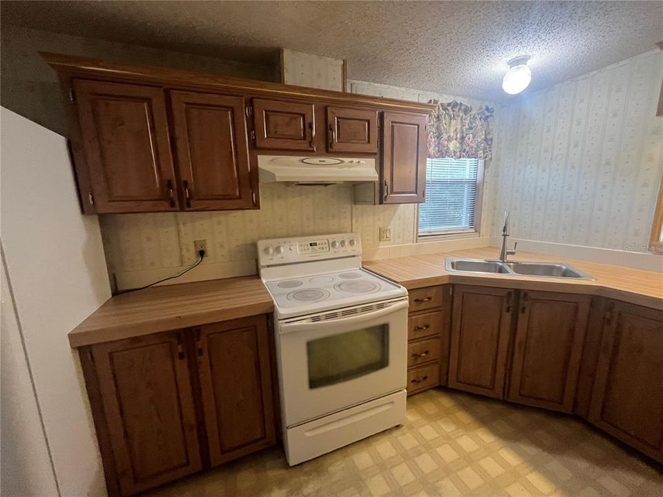 For Sale: $275,000 (3 beds, 2 baths, 1568 Square Feet)