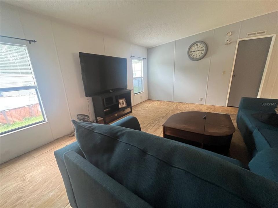 For Sale: $275,000 (3 beds, 2 baths, 1568 Square Feet)