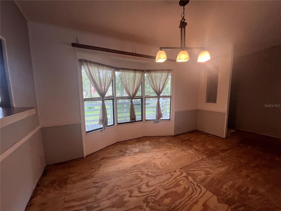 For Sale: $275,000 (3 beds, 2 baths, 1568 Square Feet)