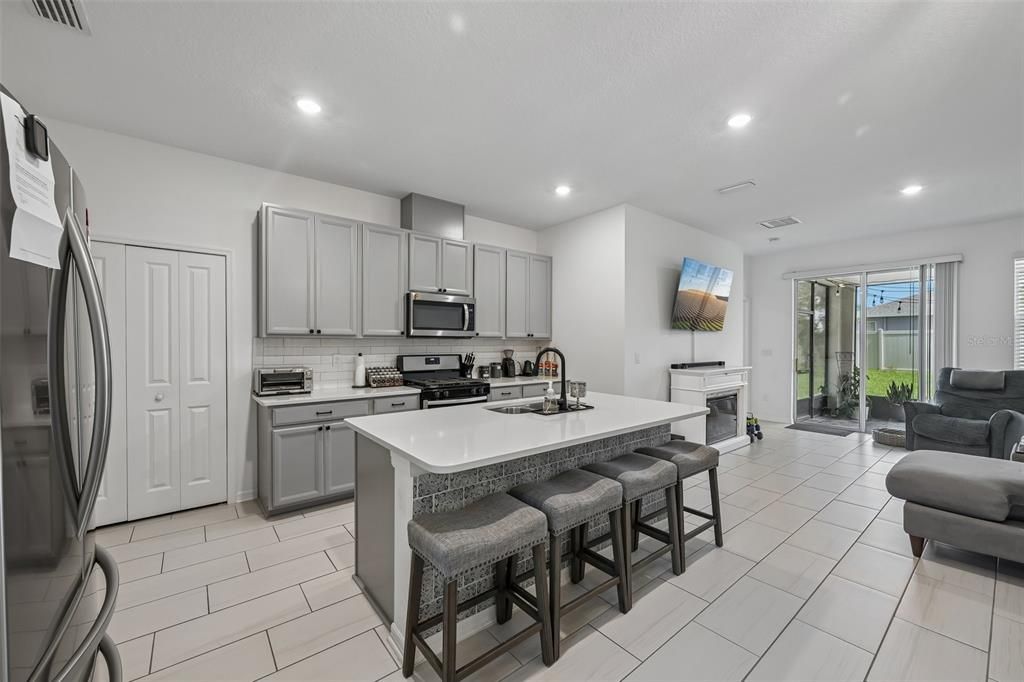 For Sale: $395,000 (4 beds, 2 baths, 2164 Square Feet)