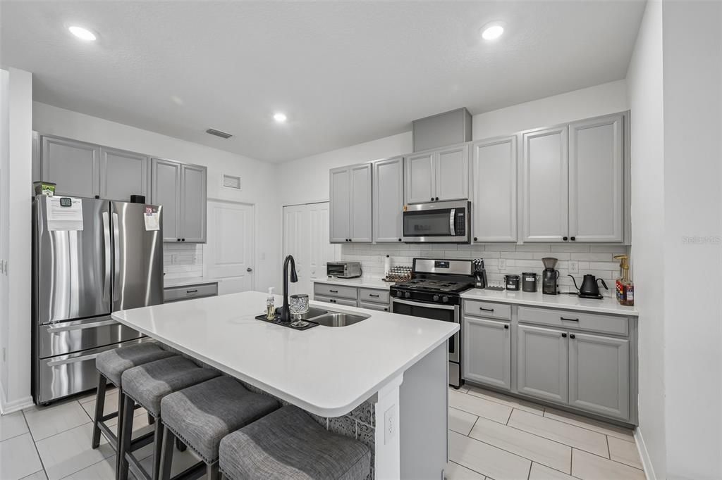 For Sale: $395,000 (4 beds, 2 baths, 2164 Square Feet)