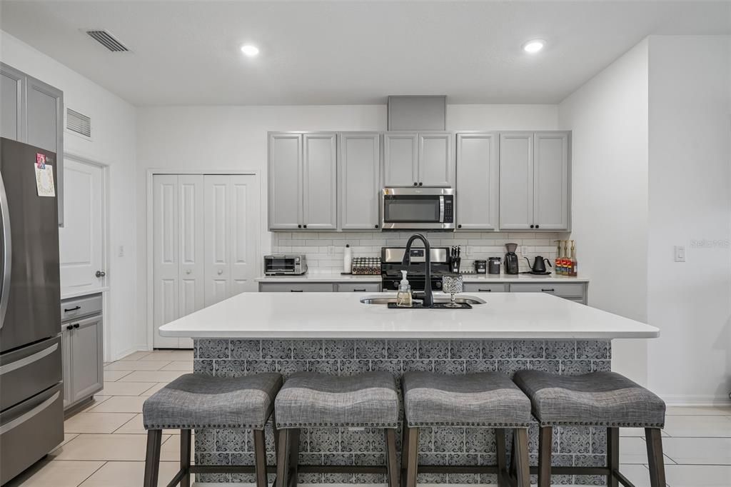 For Sale: $395,000 (4 beds, 2 baths, 2164 Square Feet)