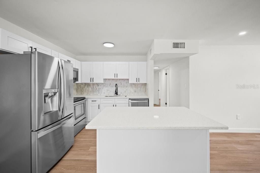 For Sale: $245,000 (3 beds, 1 baths, 866 Square Feet)