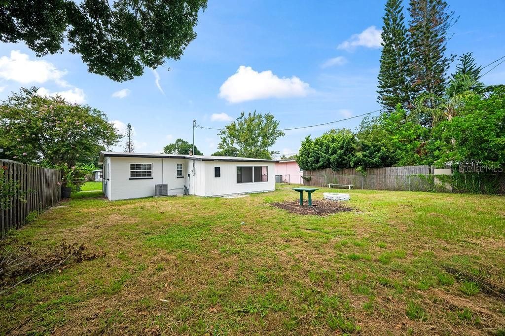 For Sale: $245,000 (3 beds, 1 baths, 866 Square Feet)
