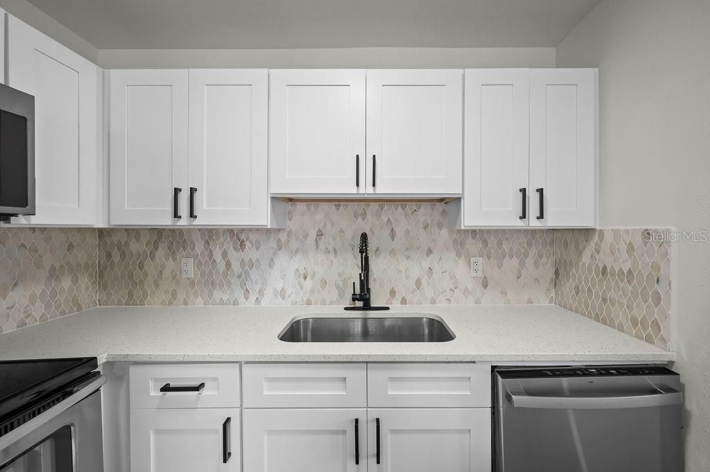 For Sale: $245,000 (3 beds, 1 baths, 866 Square Feet)