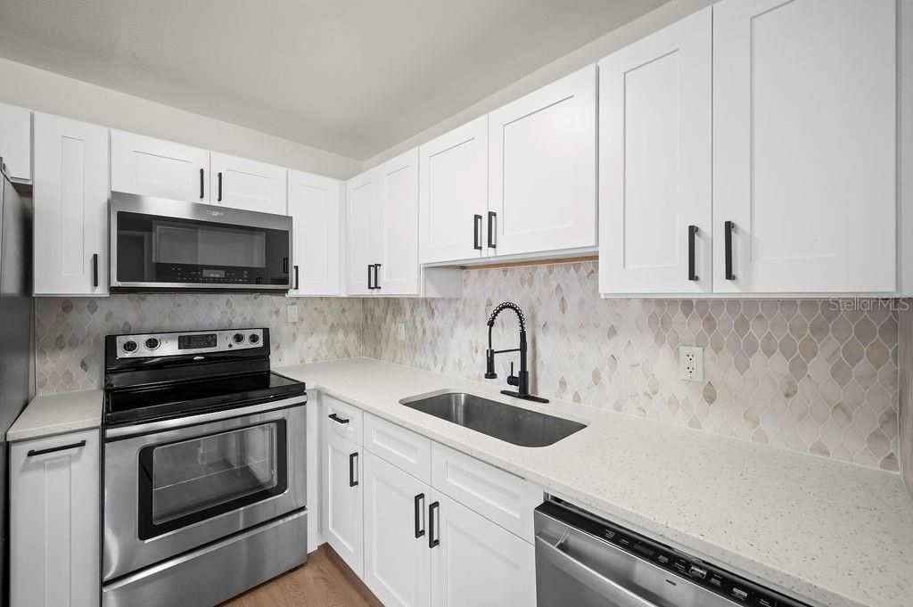 For Sale: $245,000 (3 beds, 1 baths, 866 Square Feet)