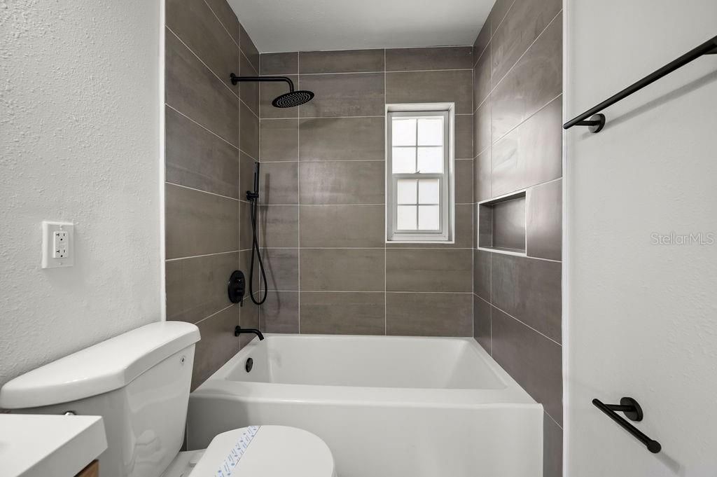 For Sale: $245,000 (3 beds, 1 baths, 866 Square Feet)