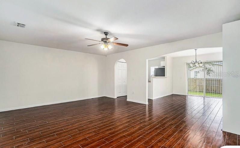 For Rent: $2,100 (3 beds, 2 baths, 1670 Square Feet)