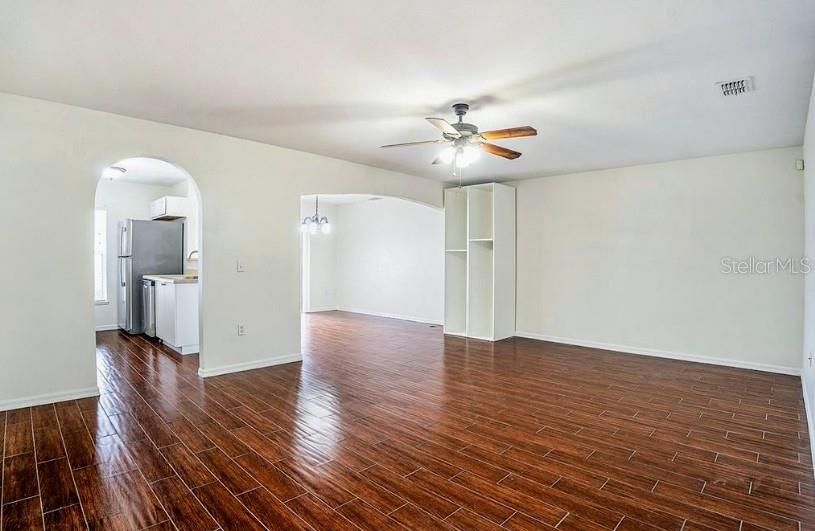 For Rent: $2,100 (3 beds, 2 baths, 1670 Square Feet)