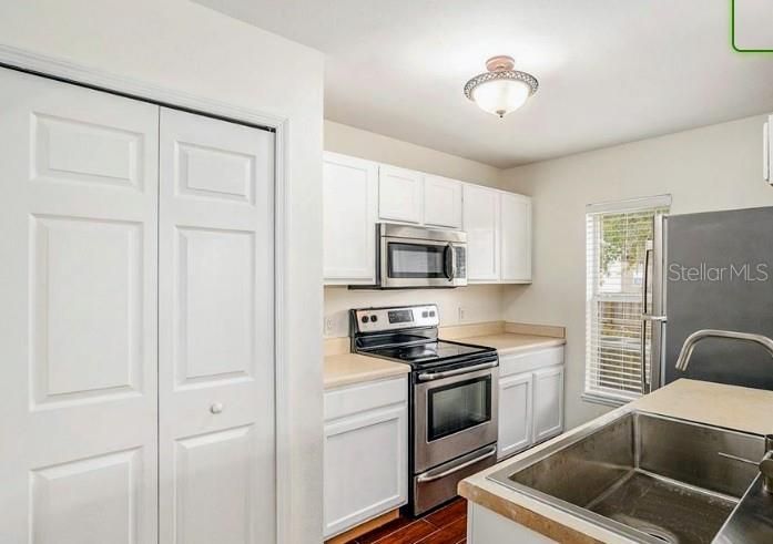 For Rent: $2,100 (3 beds, 2 baths, 1670 Square Feet)